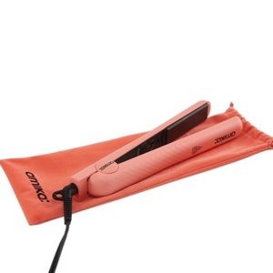 Amika hair straightener